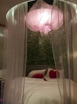 Miaozu Buyi Hotel Fenghuang Buitenkant foto