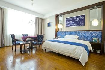 Miaozu Buyi Hotel Fenghuang Buitenkant foto
