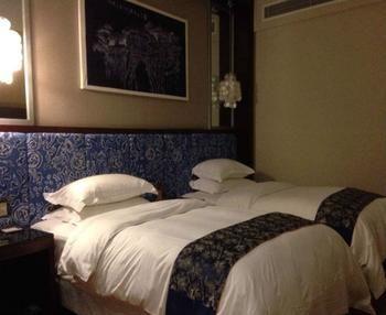 Miaozu Buyi Hotel Fenghuang Buitenkant foto
